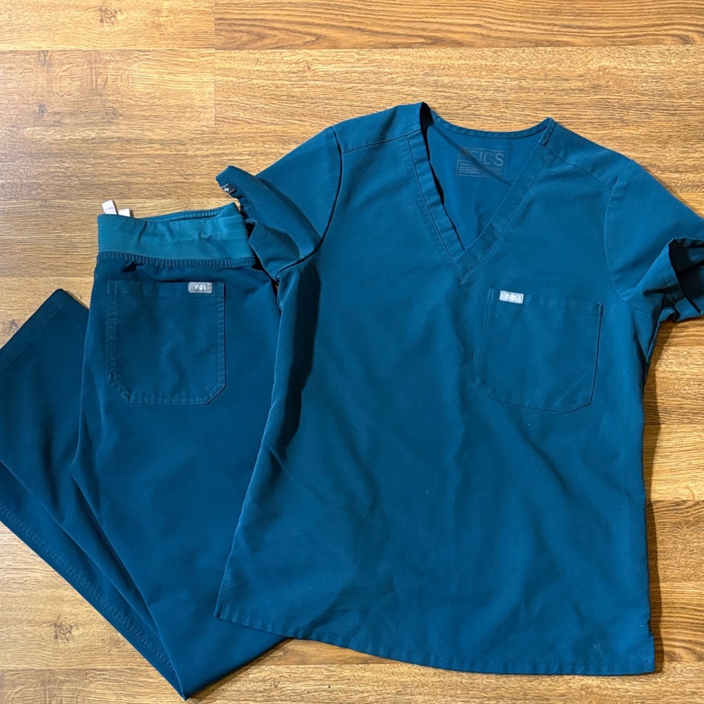Figs Caribbean Blue Scrub Set